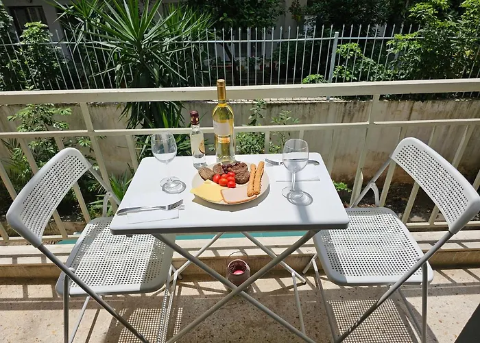 Athena Elegant Apartment